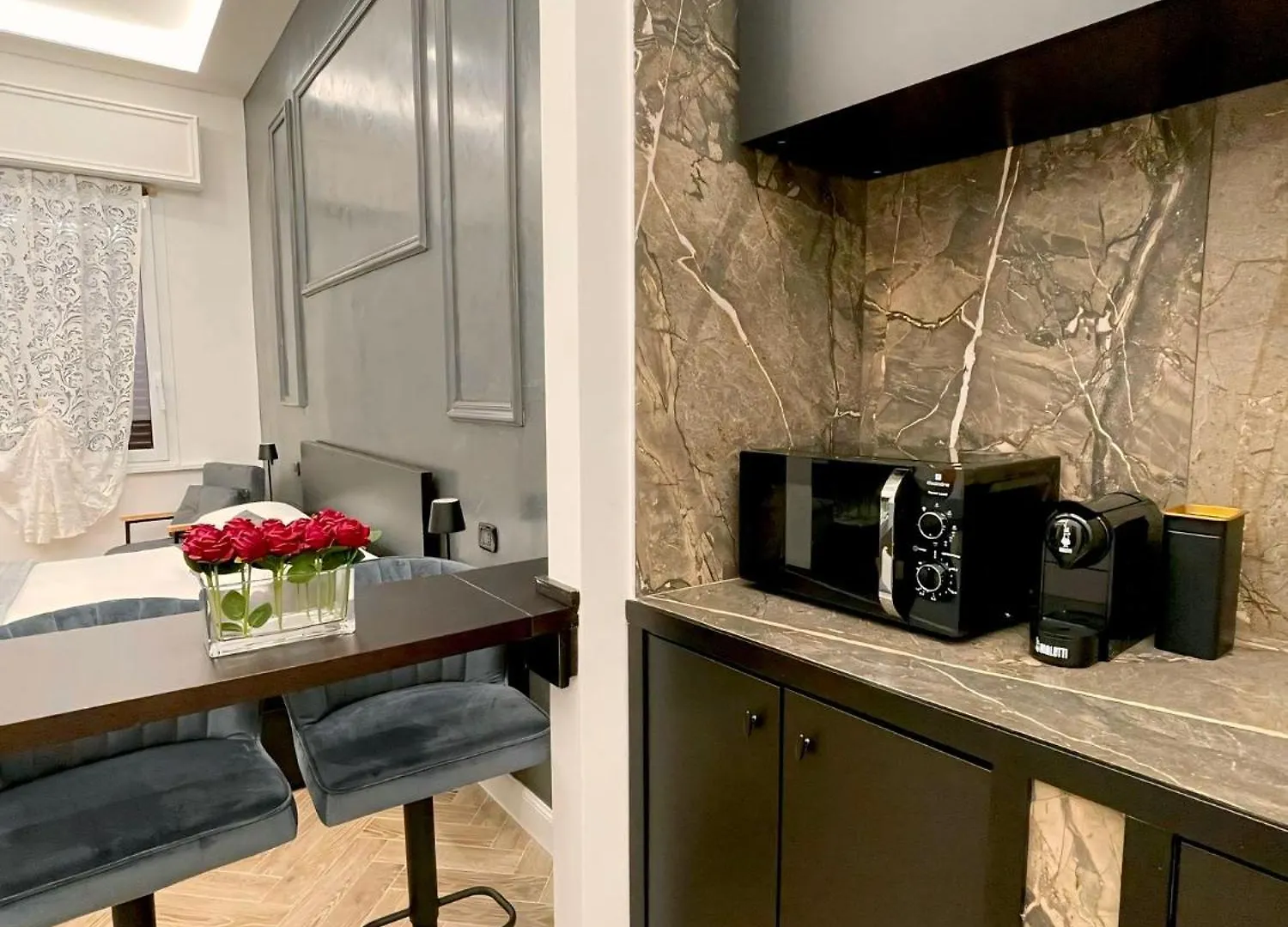 Toledo106 Luxury Apartaments - Lovely Naples 0*,  Italy